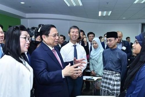 Gặp sinh viên Brunei học tiếng Việt, Thủ tướng nhắn 'các em là cầu nối thúc đẩy mối quan hệ'