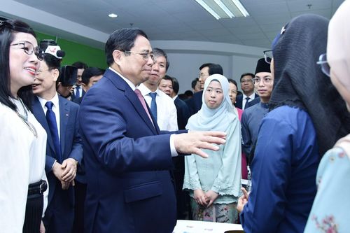 Cuộc trò chuyện thú vị của Thủ tướng với sinh viên Brunei nói tiếng Việt
