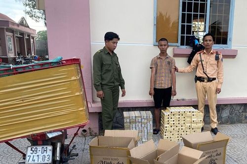 Bắt quả tang 'đầu nậu' chở hàng cấm liên tỉnh