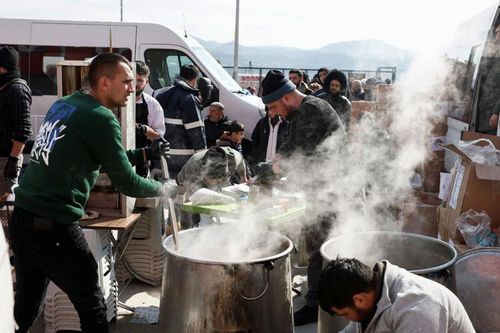 Động đất ở Thổ Nhĩ Kỳ-Syria: Ấm lòng nhờ những suất ăn nóng hổi