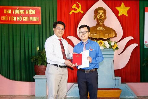 Kết nạp đảng viên tại Khu tưởng niệm Chủ tịch Hồ Chí Minh