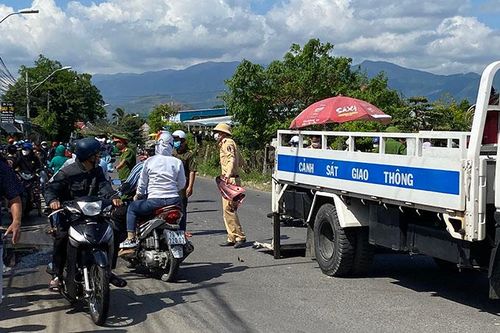 2 xe máy tông trực diện, một người tử vong