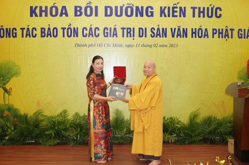 Khóa bồi dưỡng về bảo tồn các giá trị văn hóa Phật giáo tại chùa Minh Đạo