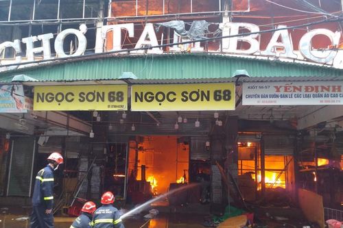 Hải Phòng: Đang cháy lớn ở chợ Tam Bạc (chợ Đổ)