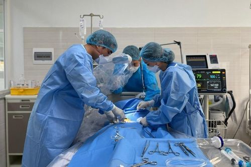 Chủ quan với vết thương nhỏ, người đàn ông phải thở máy