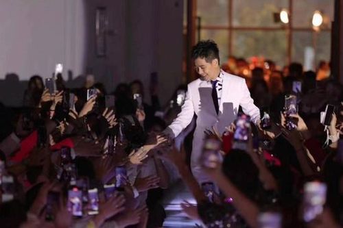 Tài tử Lâm Chí Dĩnh lần đầu tái xuất sau tai nạn giao thông