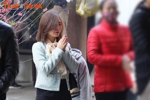 Sắm lễ cầu tình duyên ngày Valentine ở chùa Hà, đừng quên hoa hồng