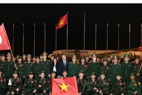Hình ảnh Đoàn quân đội Việt Nam sang Thổ Nhĩ Kỳ khắc phục thảm họa động đất