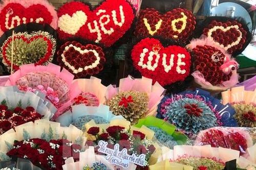 Hoa Valentine trang trí bắt mắt giá tiền triệu kèm lời nhắn bá đạo