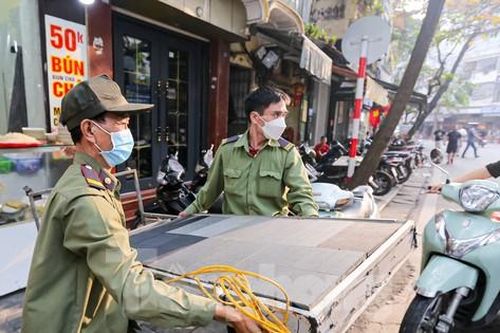 Hà Nội ra quân dẹp nạn chiếm dụng vỉa hè, lòng đường