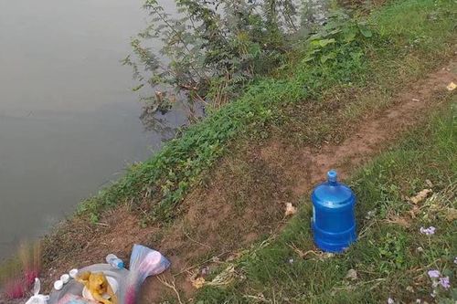Sau gần 1 ngày mất tích, thi thể bé gái 4 tuổi được tìm thấy dưới sông Kỳ Cùng