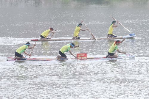 Đặc sắc lễ hội đua bè mảng trên sông Kỳ Cùng ở Lạng Sơn