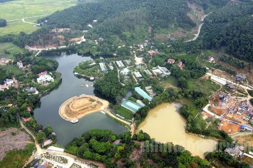 Cận cảnh tình trạng 'bức tử' hồ Đá Dựng