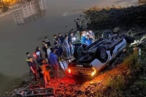 Bán tải lao xuống sông Ka Long lúc nửa đêm, 3 người thương vong