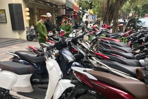 Chưa đầy một tháng, bãi trông xe ở quận Hoàn Kiếm bị xử phạt 5 lần vì thu quá giá