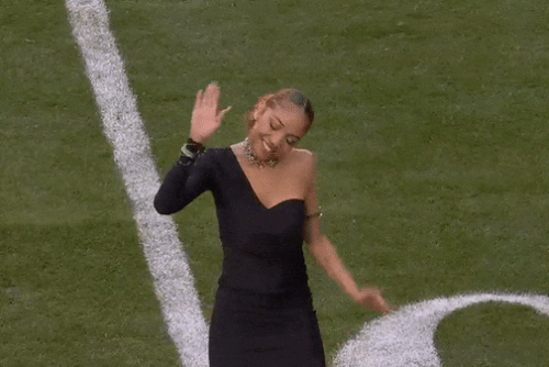 Cô gái bất ngờ nổi tiếng sau Super Bowl