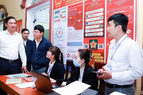Phó Bí thư Tỉnh ủy Hoàng Nghĩa Hiếu thăm, làm việc với một số chi bộ trong doanh nghiệp, công trình trọng điểm, mô hình kinh tế tại thị xã Thái Hòa