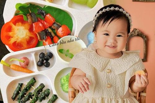 Để con hào hứng hơn, mẹ trẻ kiên nhẫn làm cơm ăn dặm nhiều sắc màu sinh động