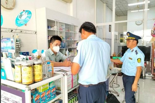 Long An: 9 cơ sở không niêm yết công khai chứng chỉ hành nghề dược