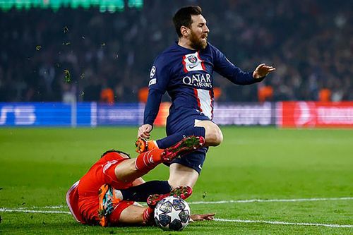 Pavard bị chỉ trích vì vào bóng nguy hiểm với Messi