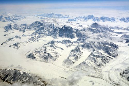 UFO bị tên lửa bắn rơi ở nghĩa địa máy bay Canada