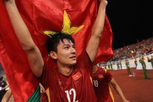 Tiểu sử hậu vệ Phan Tấn Tài