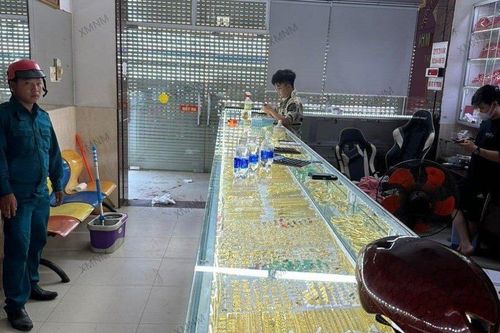 Truy bắt đối tượng bán vàng giả, dùng hung khí tấn công người dân