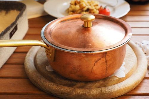 Chuyên gia nói gì trước thông tin lan truyền 'sử dụng nồi đồng, bát đĩa bằng đồng tốt hơn'