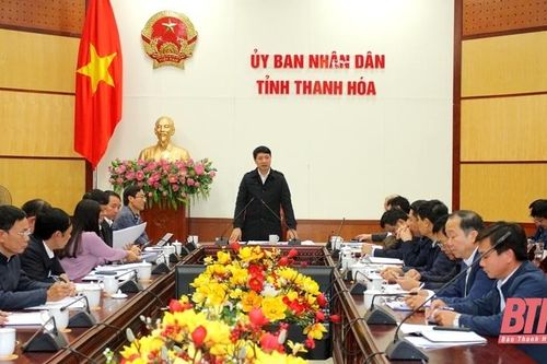 Phó Chủ tịch UBND tỉnh Lê Đức Giang nghe báo cáo sửa đổi, bổ sung một số cơ chế, chính sách phát triển nông nghiệp, nông thôn