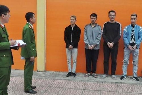 Đi buôn cỏ Mỹ với các 'đại ca'