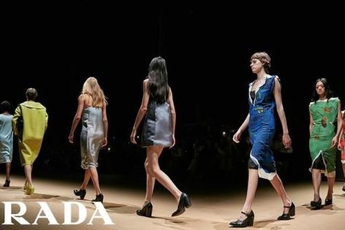 Sự kiện chấn động giới thời trang: Prada lật đổ triều đại thống trị của Gucci, LV tụt hạng