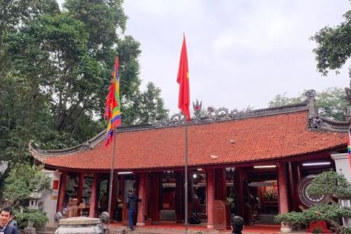 Lượng du khách đổ về các lễ hội tại thị xã Sơn Tây tăng nhanh