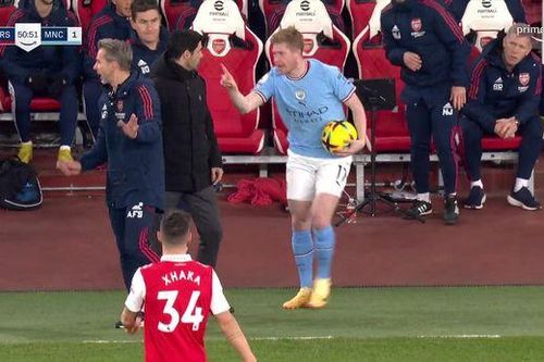 De Bruyne chỉ thẳng mặt, xô thầy cũ Mikel Arteta ở Man City 3-1 Arsenal