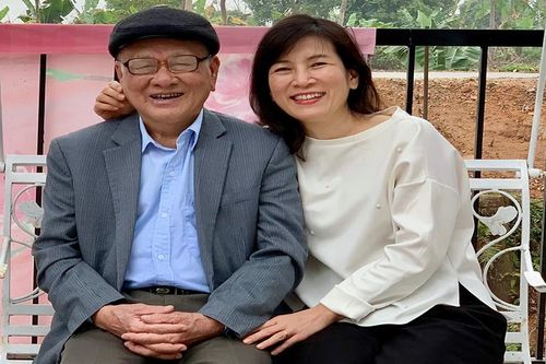 Lá thư xúc động của cha ngày con gái thôi làm hiệu trưởng