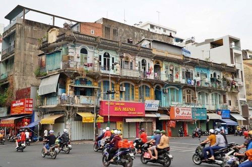 Tp.HCM: Gian nan di dời người dân khỏi chung cư nguy hiểm cấp D