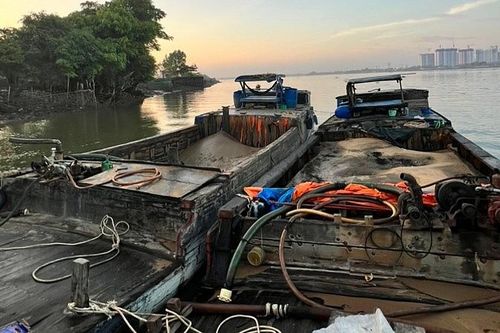 Lại phát hiện 'cát tặc' bơm hút và vận chuyển cát trái phép trên sông Đồng Nai