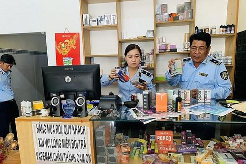 Phát hiện một hộ kinh doanh thuốc lá điện tử nhập lậu tại Cà Mau