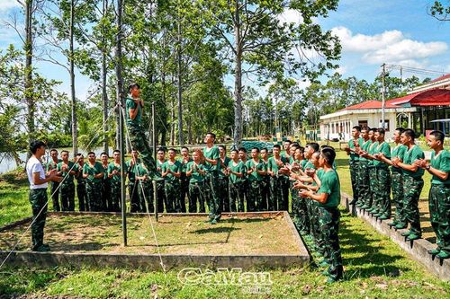 Huấn luyện tân binh