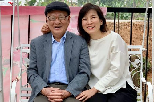 Bức thư xúc động cha gửi con gái ngày thôi chức hiệu trưởng