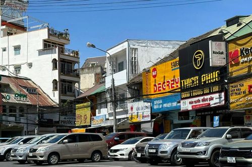 Đà Lạt: Người trúng đấu giá điểm giữ xe ô tô xin trả lại mặt bằng