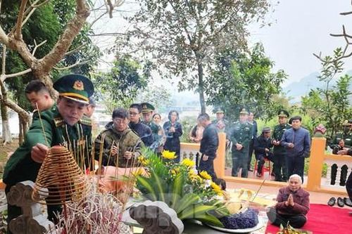 Rưng rưng tưởng nhớ những người lính hy sinh ngày đầu cuộc chiến giữ đất biên cương