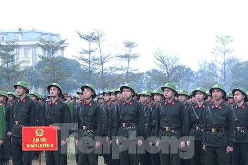 Hơn 700 tân binh bước vào khóa huấn luyện tại Trung đoàn cảnh sát cơ động Bắc Trung Bộ