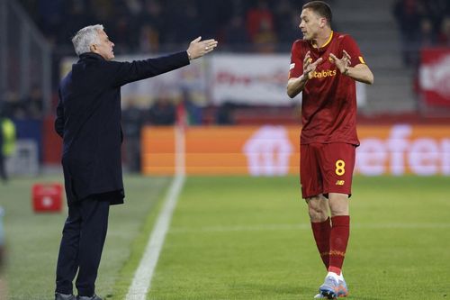 Thầy trò HLV Mourinho thua sốc ở play-off Europa League