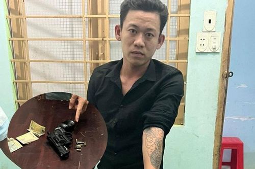 10X 'sắm' súng để phòng thân