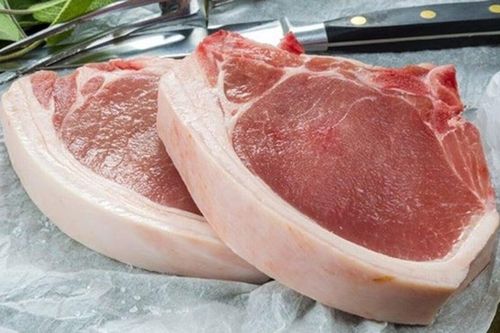 Chỉ chần thịt thôi chưa đủ: Làm theo 3 mẹo đơn giản sau, thịt hết chất bẩn, sạch mùi hôi