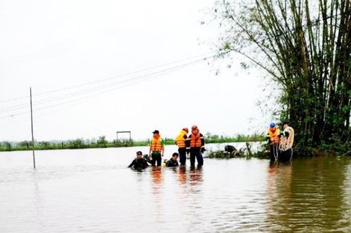 Thừa Thiên Huế: Về quê ăn cỗ, nước cuốn người chồng tử vong