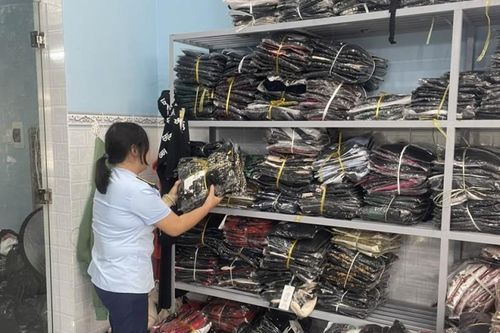 Tây Ninh: Lại xuất hiện 'ổ' kinh doanh có dấu hiệu giả mạo nhãn hiệu Gucci, Chanel, Adidas