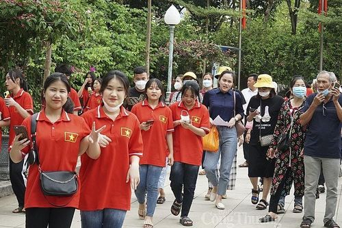 Nghệ An: Phụ huynh bức xúc vì đóng tiền triệu cho con đi tham quan, trải nghiệm
