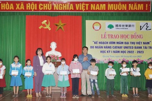 Quảng Nam: Trao 300 suất học bổng 'Kế hoạch ươm mầm đại thụ Việt Nam'