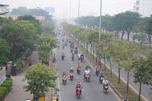 Nguyên nhân bầu trời TP.HCM âm u từ sáng tới chiều